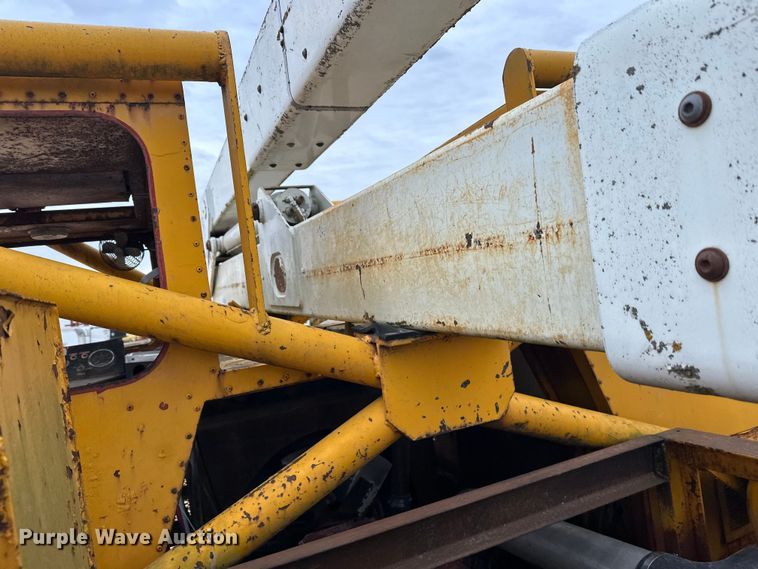 image for item DT6423 Terra Flex TF110 track carrier with bucket lift