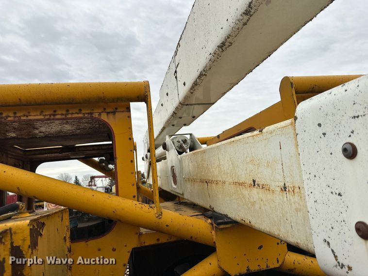 image for item DT6423 Terra Flex TF110 track carrier with bucket lift