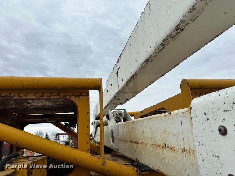 image for item DT6423 Terra Flex TF110 track carrier with bucket lift