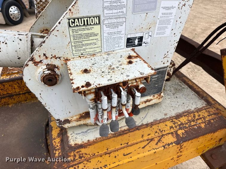 image for item DT6423 Terra Flex TF110 track carrier with bucket lift