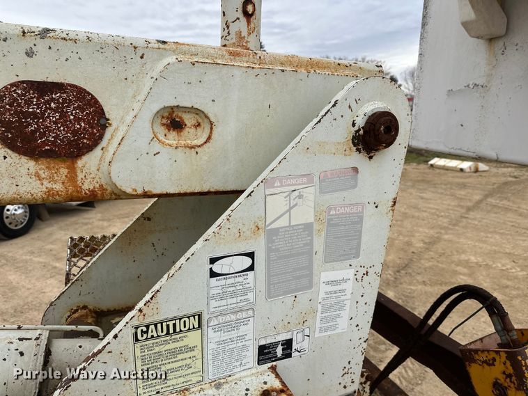 image for item DT6423 Terra Flex TF110 track carrier with bucket lift