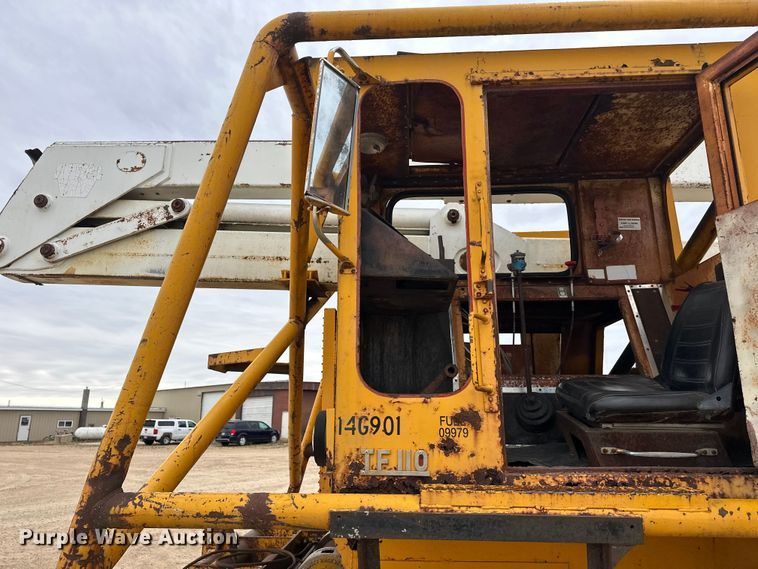 image for item DT6423 Terra Flex TF110 track carrier with bucket lift