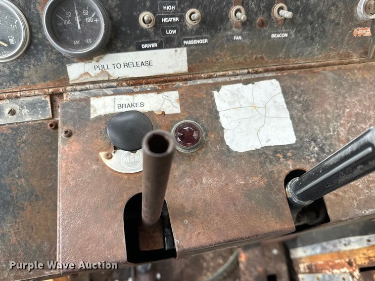 image for item DT6423 Terra Flex TF110 track carrier with bucket lift