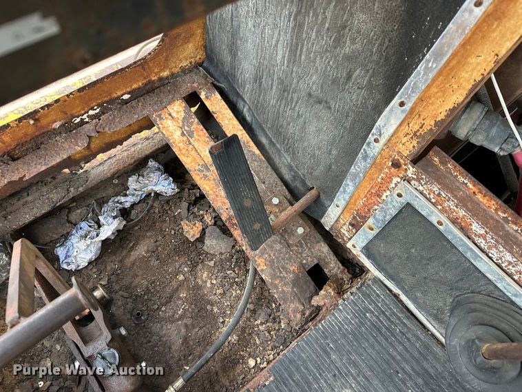 image for item DT6423 Terra Flex TF110 track carrier with bucket lift