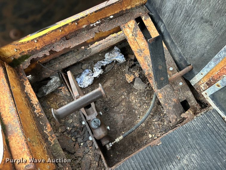 image for item DT6423 Terra Flex TF110 track carrier with bucket lift