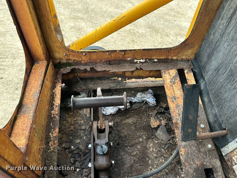 image for item DT6423 Terra Flex TF110 track carrier with bucket lift