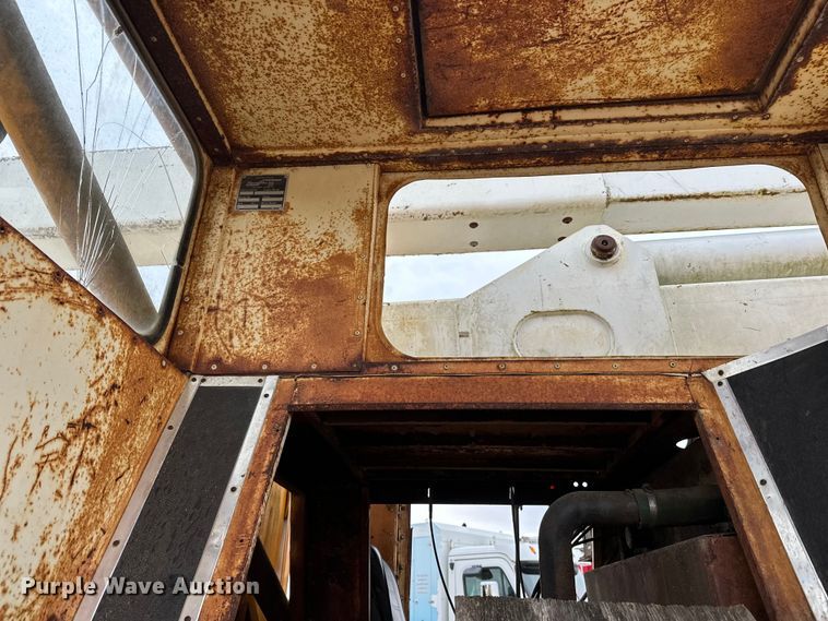 image for item DT6423 Terra Flex TF110 track carrier with bucket lift