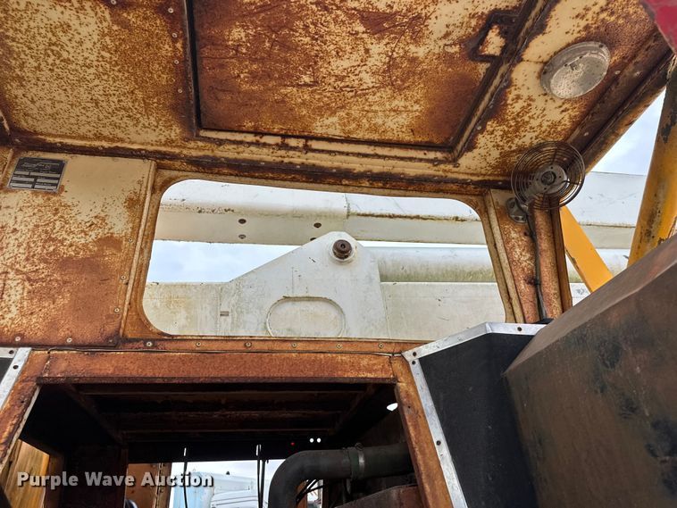 image for item DT6423 Terra Flex TF110 track carrier with bucket lift