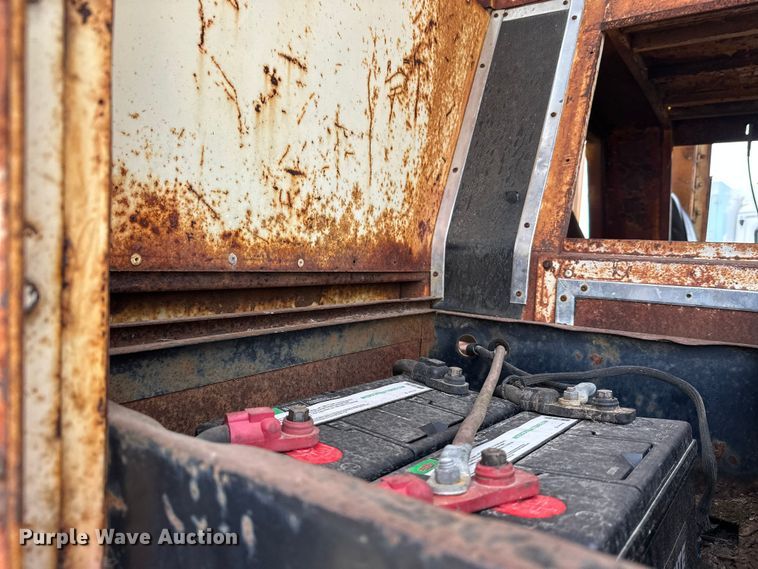 image for item DT6423 Terra Flex TF110 track carrier with bucket lift