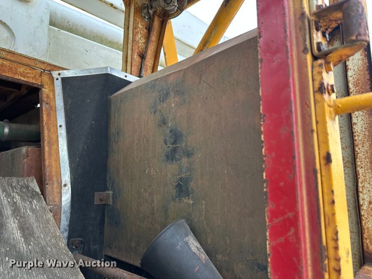 image for item DT6423 Terra Flex TF110 track carrier with bucket lift