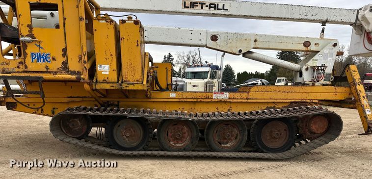 image for item DT6423 Terra Flex TF110 track carrier with bucket lift