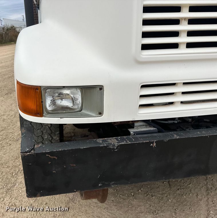 image for item DT6427 2001 International 2674 vacuum truck