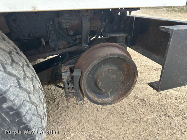 image for item DT6427 2001 International 2674 vacuum truck