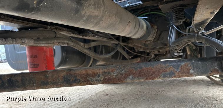 image for item DT6427 2001 International 2674 vacuum truck