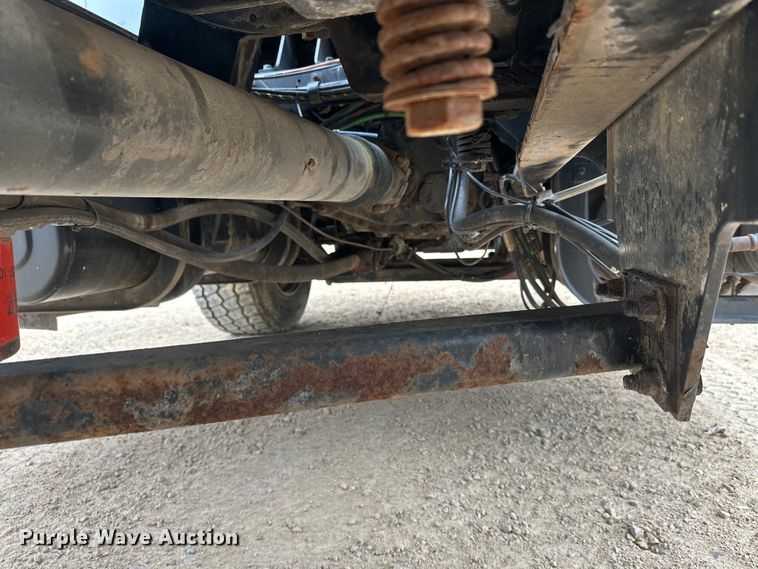 image for item DT6427 2001 International 2674 vacuum truck