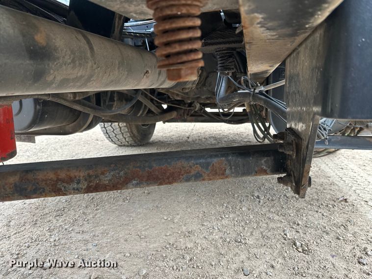 image for item DT6427 2001 International 2674 vacuum truck