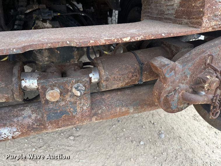 image for item DT6427 2001 International 2674 vacuum truck