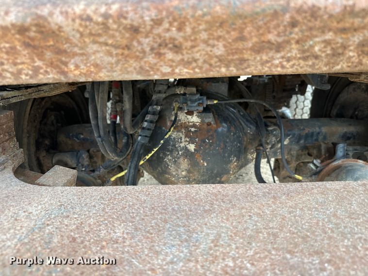 image for item DT6427 2001 International 2674 vacuum truck