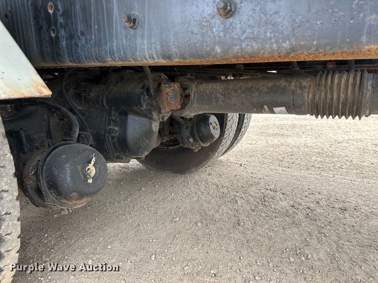 image for item DT6427 2001 International 2674 vacuum truck