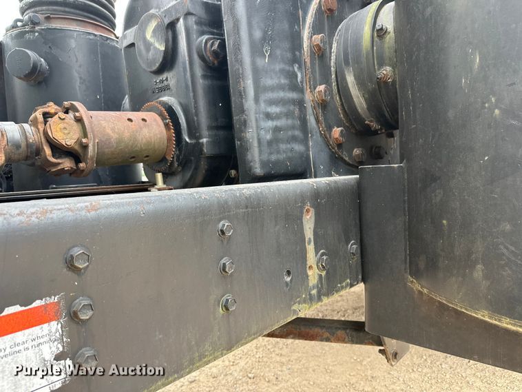 image for item DT6427 2001 International 2674 vacuum truck