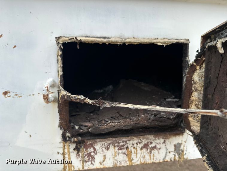 image for item DT6427 2001 International 2674 vacuum truck