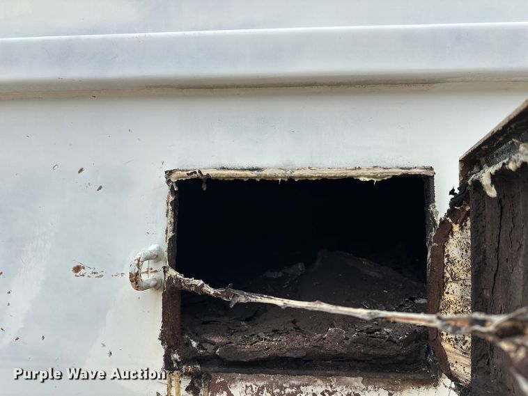 image for item DT6427 2001 International 2674 vacuum truck