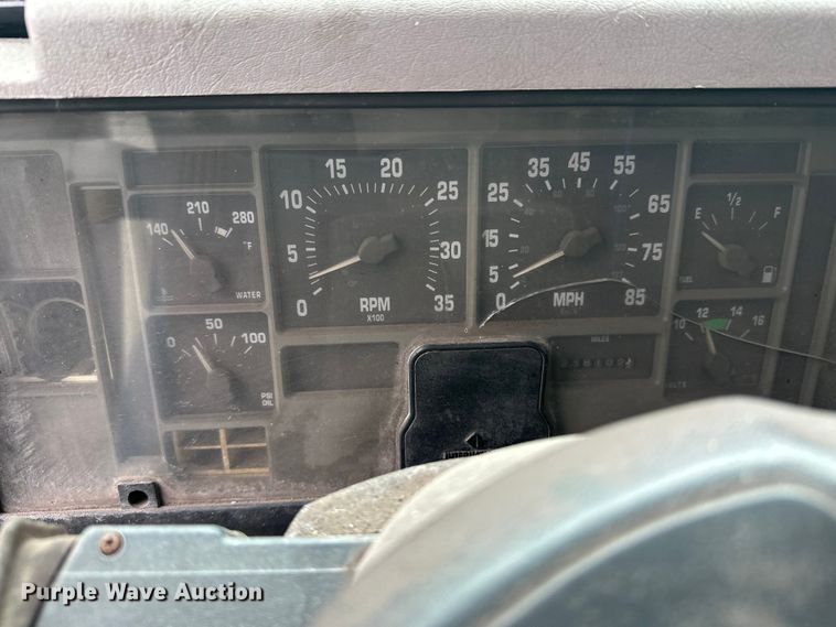 image for item DT6427 2001 International 2674 vacuum truck