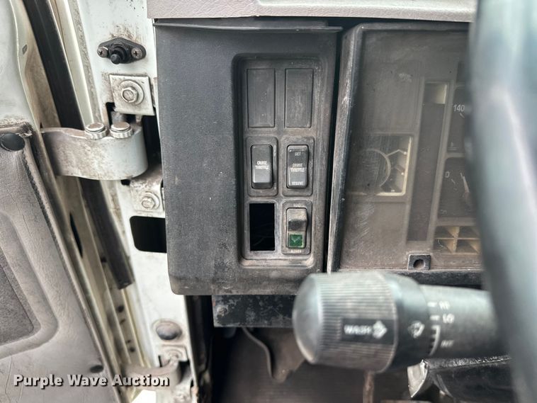 image for item DT6427 2001 International 2674 vacuum truck