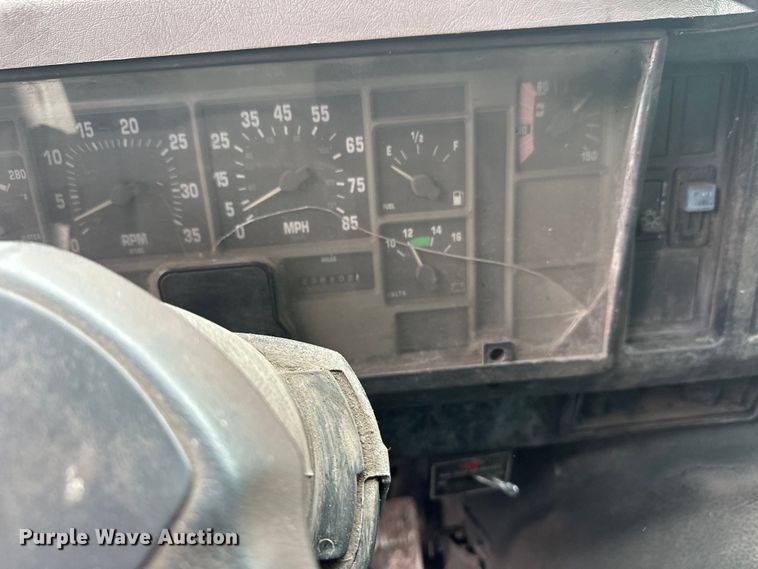 image for item DT6427 2001 International 2674 vacuum truck