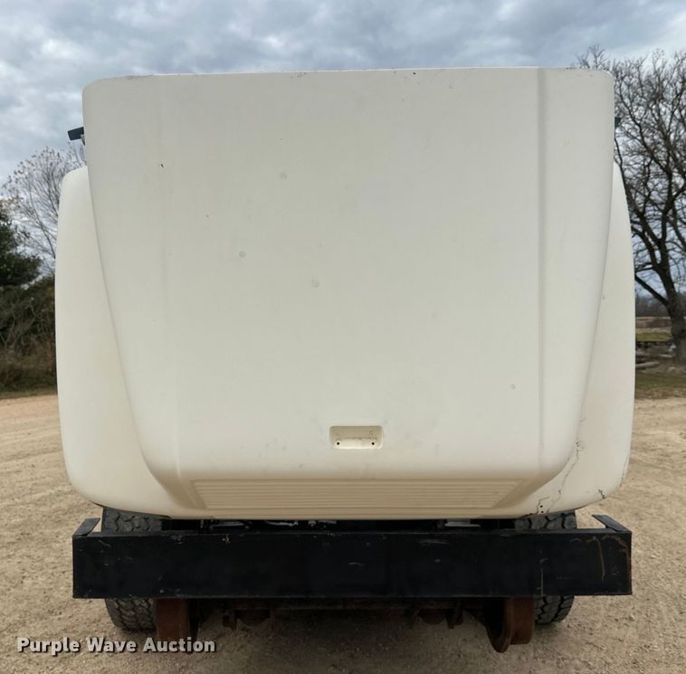 image for item DT6427 2001 International 2674 vacuum truck