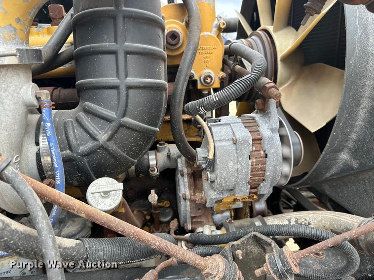 image for item DT6427 2001 International 2674 vacuum truck
