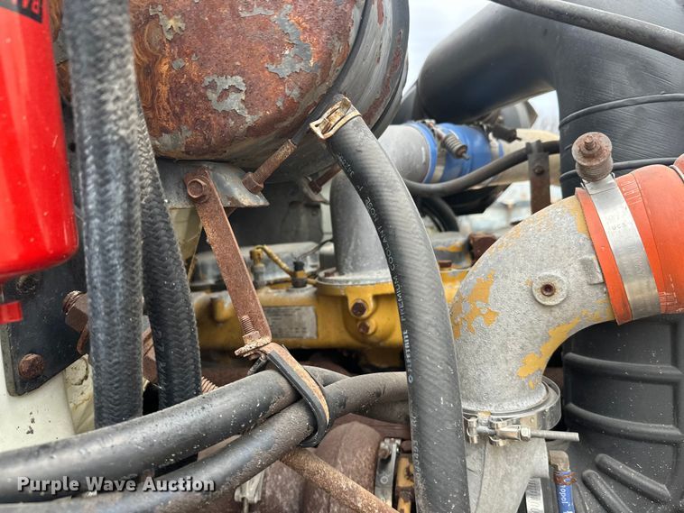 image for item DT6427 2001 International 2674 vacuum truck