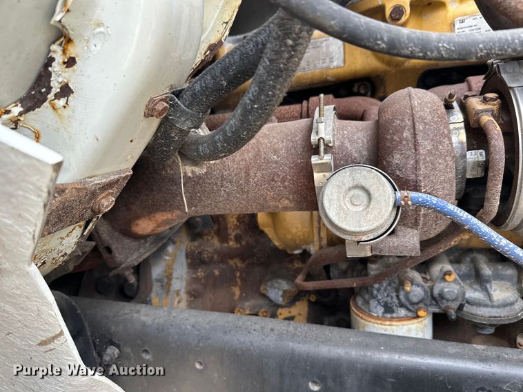 image for item DT6427 2001 International 2674 vacuum truck