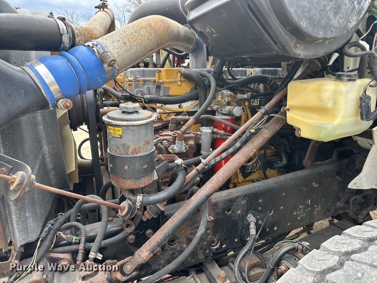 image for item DT6427 2001 International 2674 vacuum truck