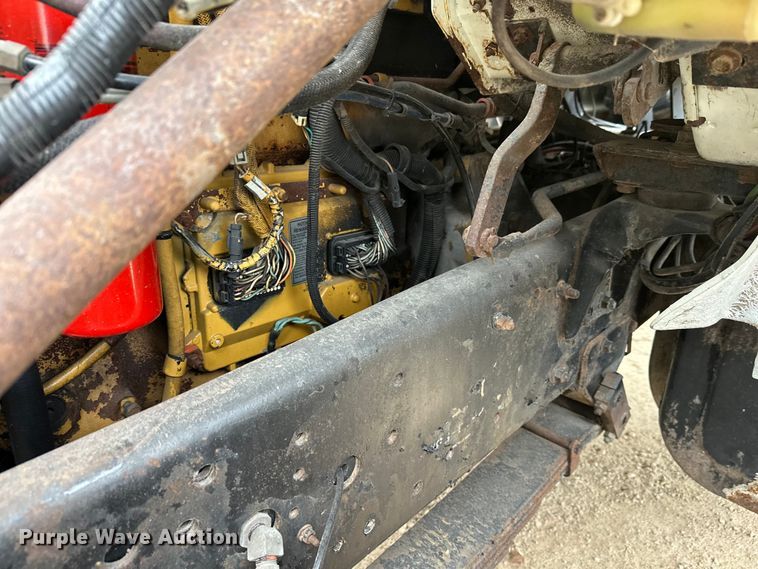 image for item DT6427 2001 International 2674 vacuum truck