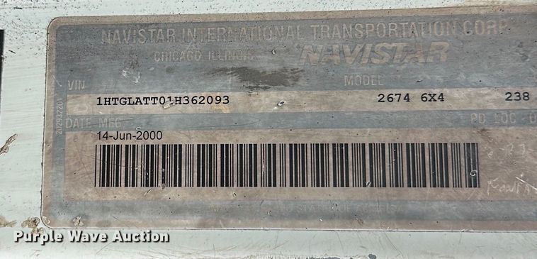 image for item DT6427 2001 International 2674 vacuum truck