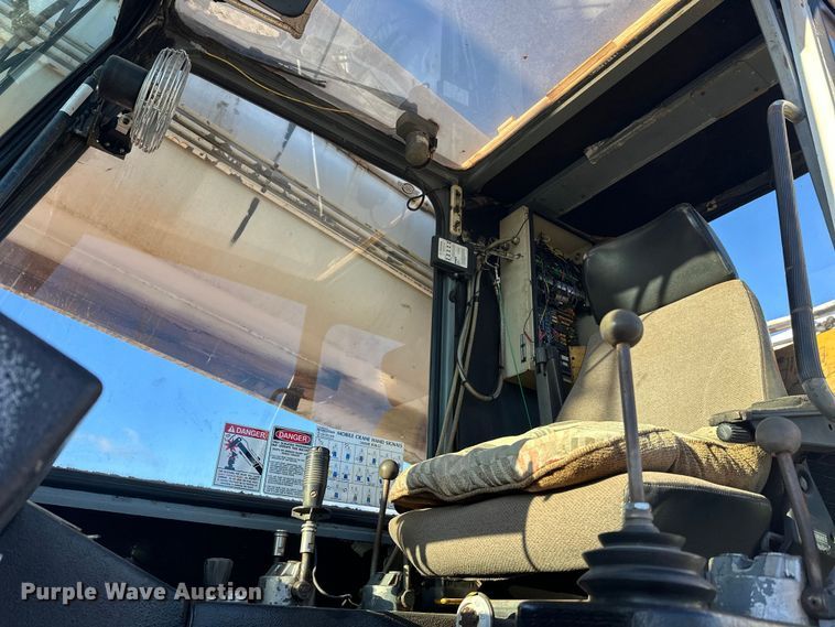 image for item DT6428 1990 Mannesmann Demag Baumaschinen AC335 crane