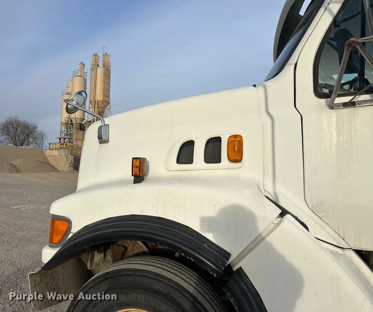 image for item DT6431 1999 Sterling L9500 truck cab and chassis