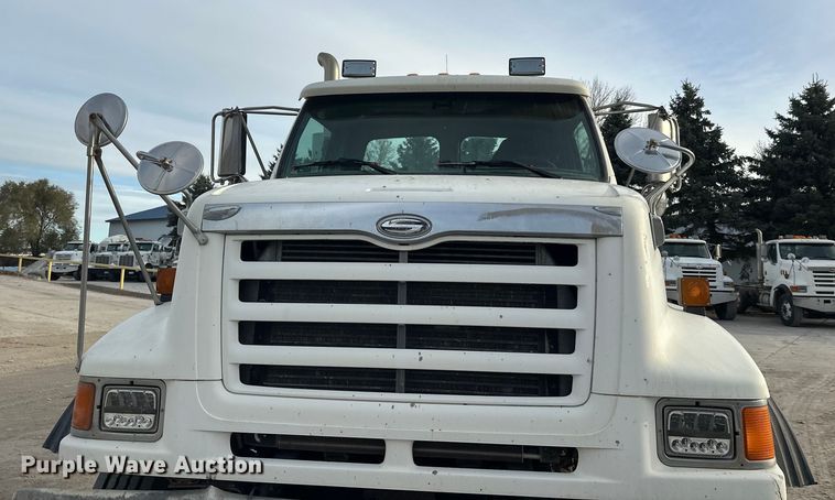 image for item DT6431 1999 Sterling L9500 truck cab and chassis