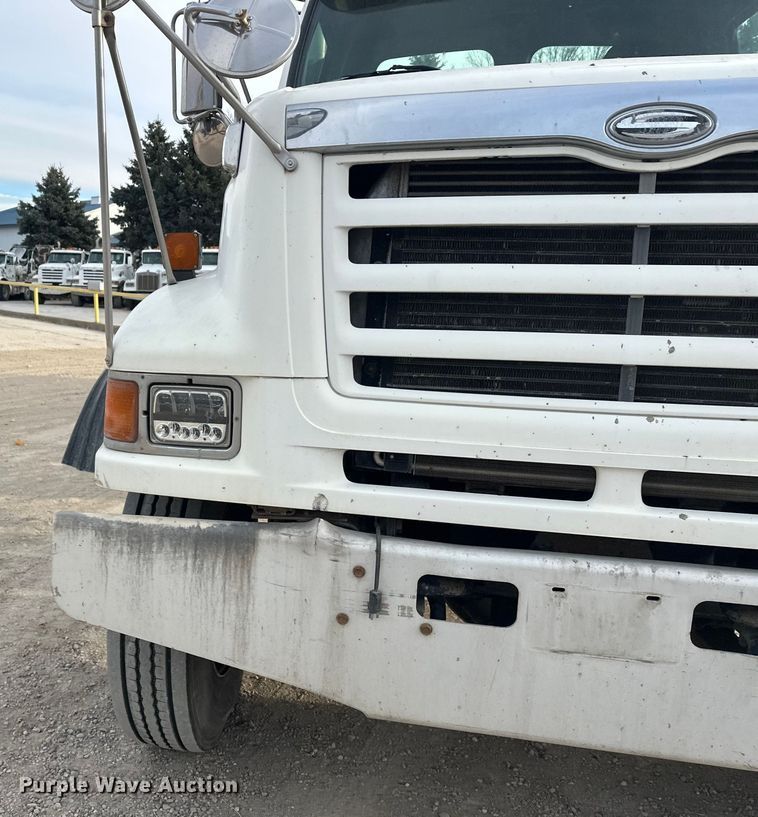 image for item DT6431 1999 Sterling L9500 truck cab and chassis