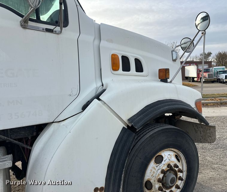 image for item DT6431 1999 Sterling L9500 truck cab and chassis