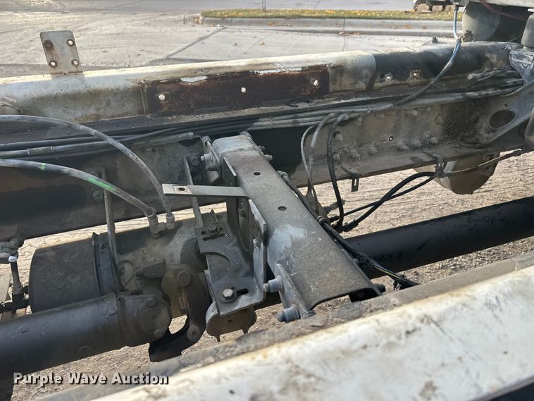 image for item DT6431 1999 Sterling L9500 truck cab and chassis