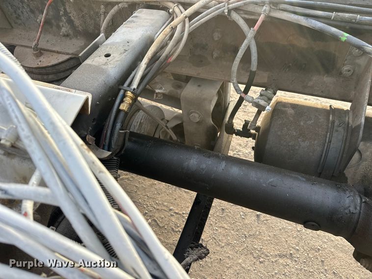 image for item DT6431 1999 Sterling L9500 truck cab and chassis