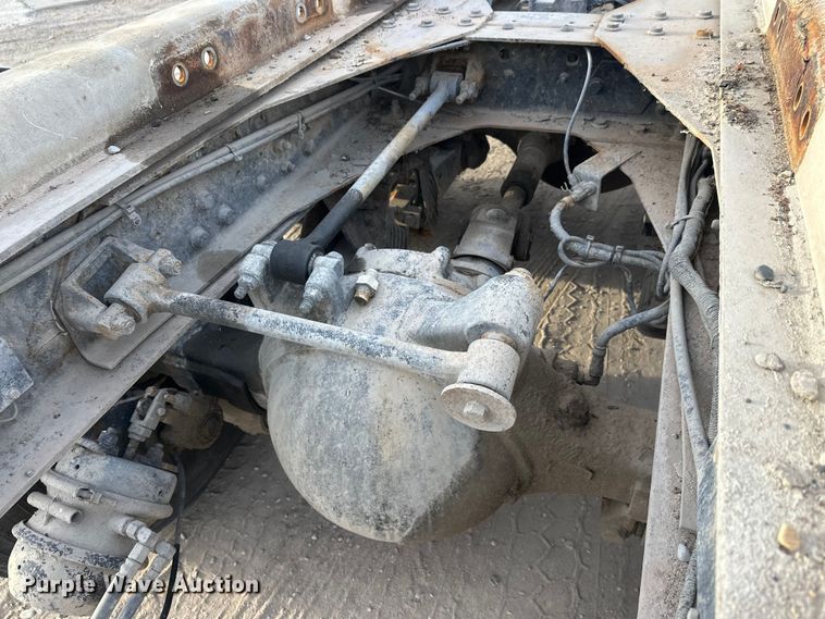 image for item DT6431 1999 Sterling L9500 truck cab and chassis