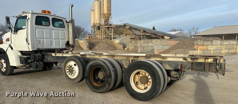 image for item DT6431 1999 Sterling L9500 truck cab and chassis