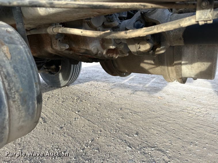 image for item DT6431 1999 Sterling L9500 truck cab and chassis