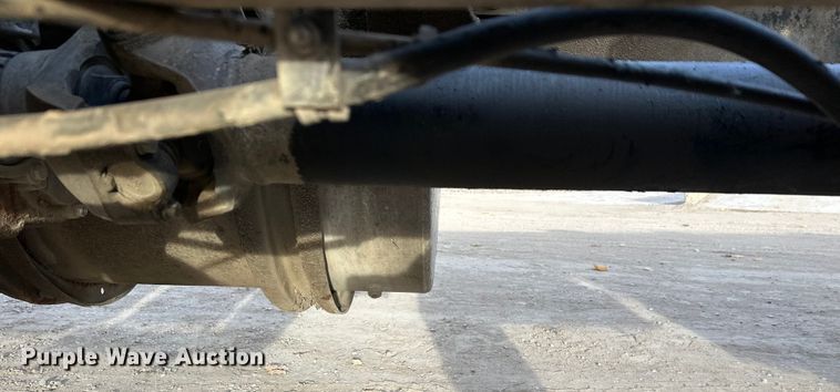 image for item DT6431 1999 Sterling L9500 truck cab and chassis