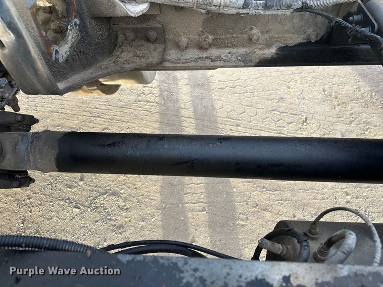 image for item DT6431 1999 Sterling L9500 truck cab and chassis