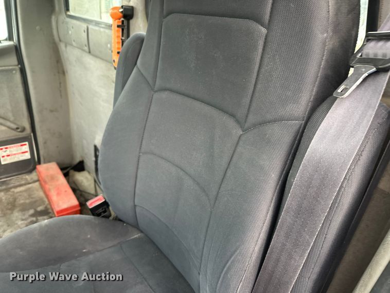 image for item DT6431 1999 Sterling L9500 truck cab and chassis