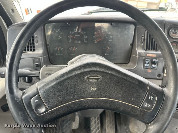 image for item DT6431 1999 Sterling L9500 truck cab and chassis